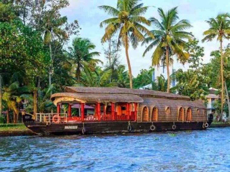Stay in a Houseboat_kumarakom-3